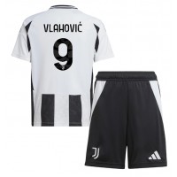 Camisa de time de futebol Juventus Dusan Vlahovic #9 Replicas 1º Equipamento Infantil 2024-25 Manga Curta (+ Calças curtas)